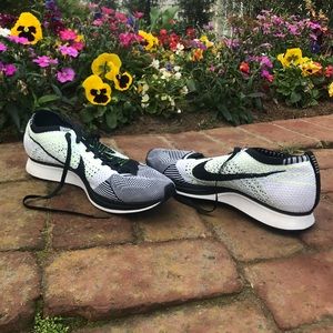 Nike Flyknit Racer Volt